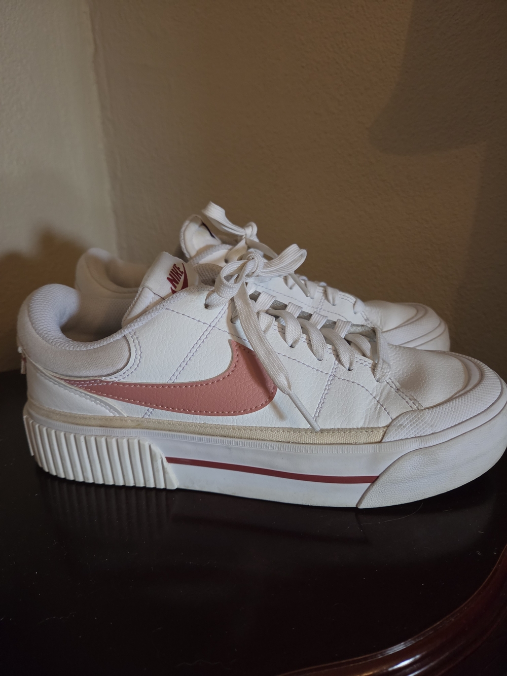 Womens NIKE shoes